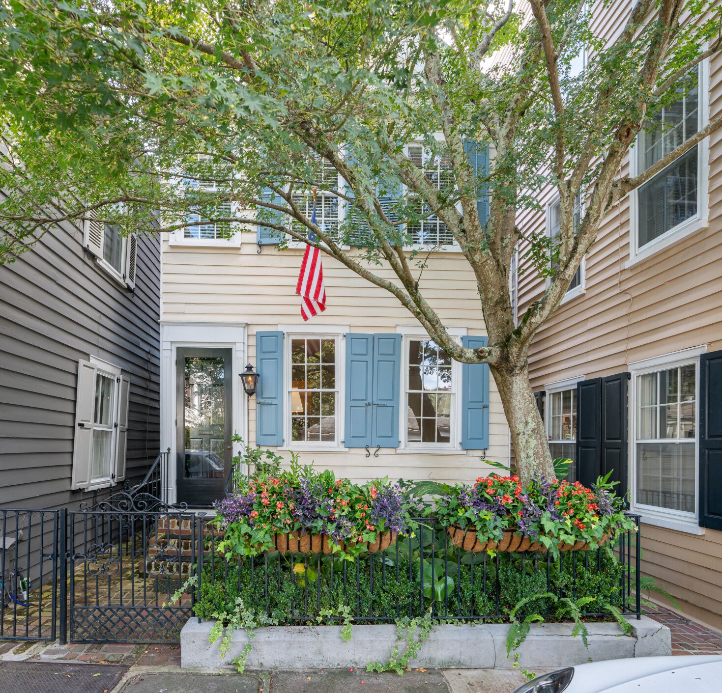 89 Tradd Street Exterior
